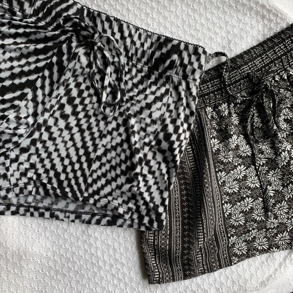 2 Shorts: one BEBOP Sz M & one CYNTHIA ROWLEY Sz S - Picture 4 of 8